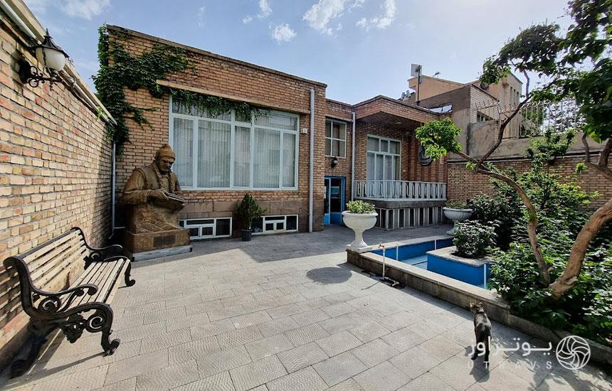 حیاط خانه شهریار در تبریز